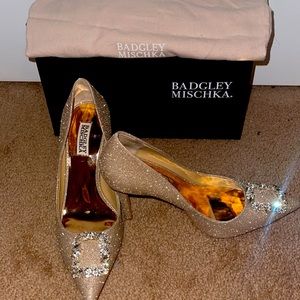 Cher Crystal Embellished Pump
BADGLEY MISCHKA
